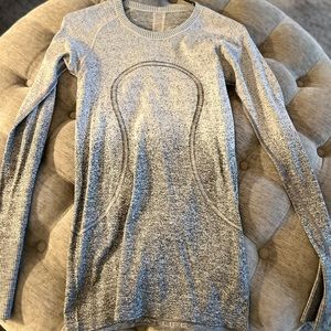 🚫 SOLD Lulu long sleeve Swiftly tech. Size 6. Great condition